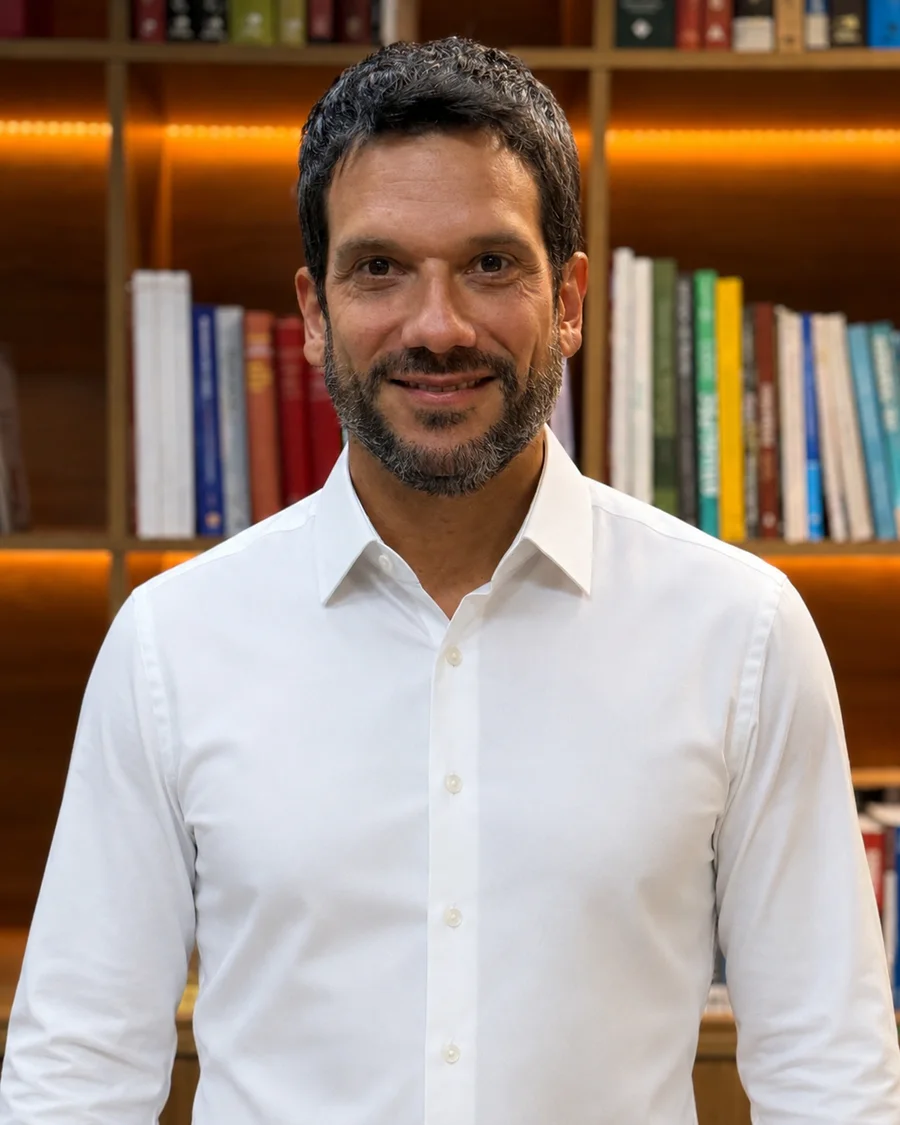 Eduardo da Graça no escritório da EG Advogados